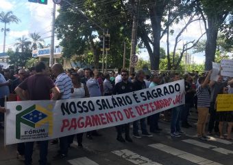 ATRASO NOS SALÁRIOS: Servidores Públicos se reúnem durante assembleia unificada